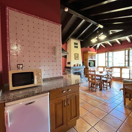 Apartamentos Turisticos Paseo De La Alameda Villaviciosa  Bagian luar foto