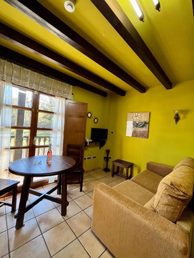 Apartamentos Turisticos Paseo De La Alameda Villaviciosa  Bagian luar foto