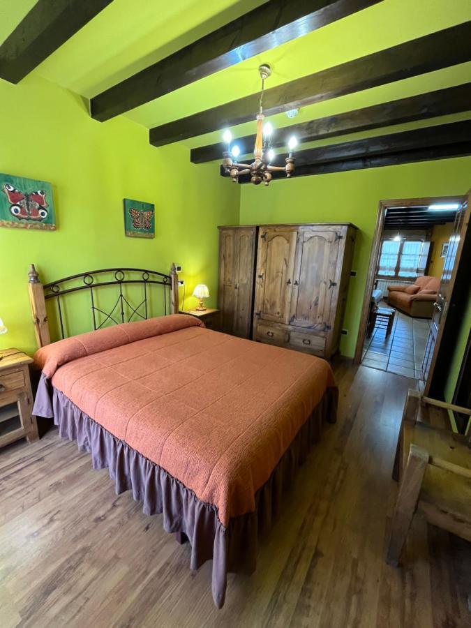 Apartamentos Turisticos Paseo De La Alameda Villaviciosa  Bagian luar foto