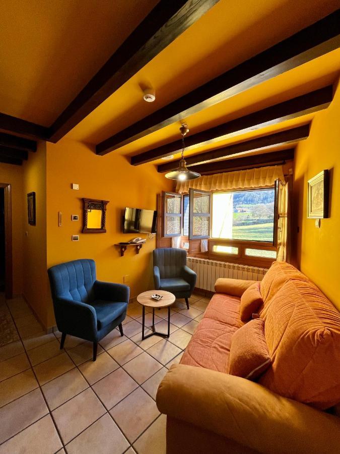 Apartamentos Turisticos Paseo De La Alameda Villaviciosa  Bagian luar foto
