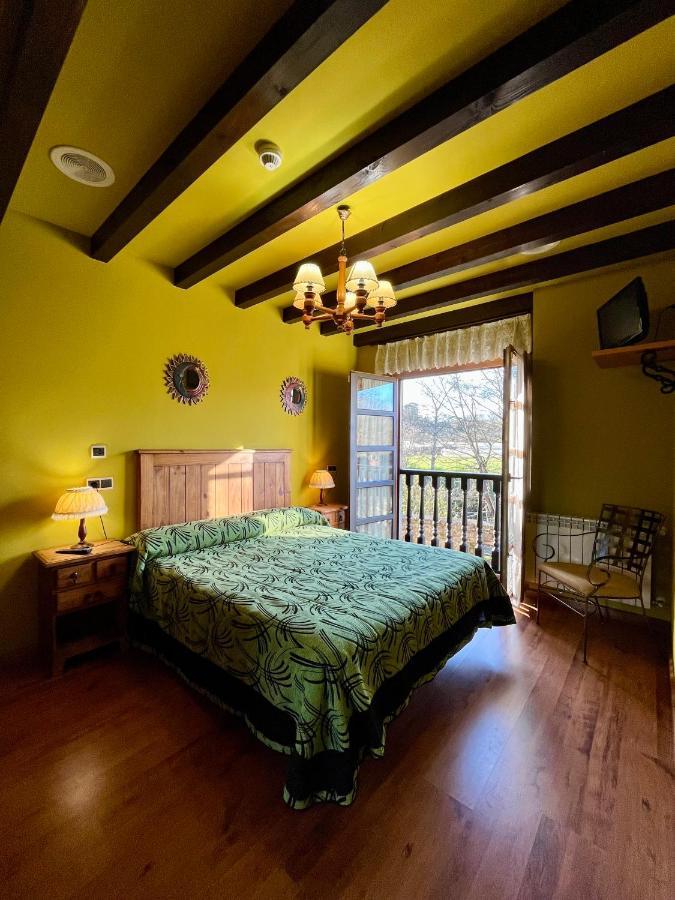 Apartamentos Turisticos Paseo De La Alameda Villaviciosa  Bagian luar foto