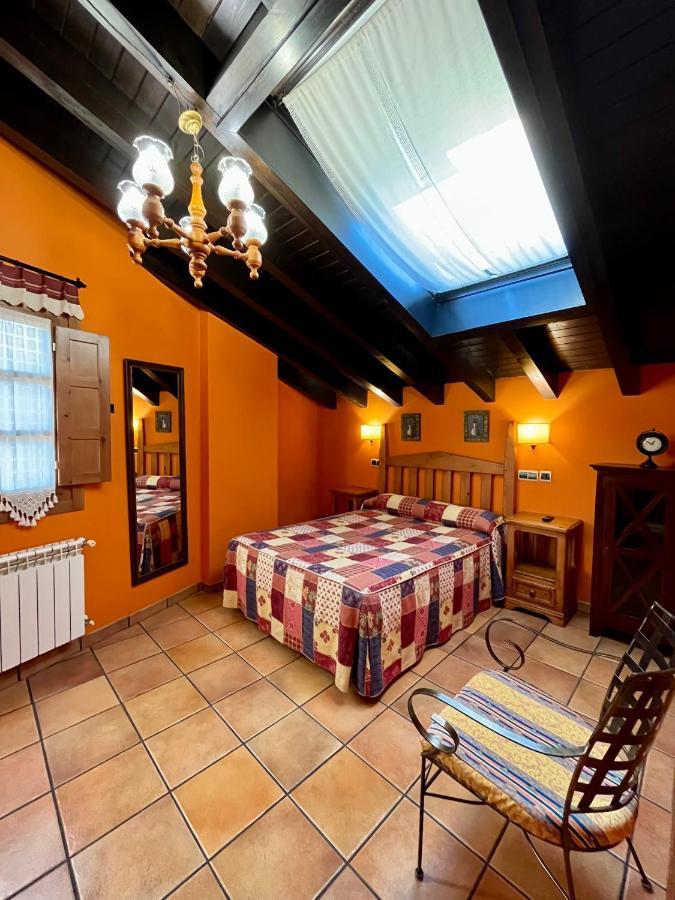 Apartamentos Turisticos Paseo De La Alameda Villaviciosa  Bagian luar foto