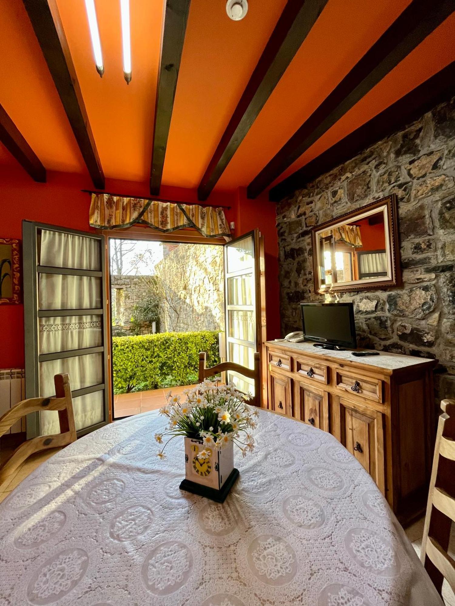 Apartamentos Turisticos Paseo De La Alameda Villaviciosa  Bagian luar foto