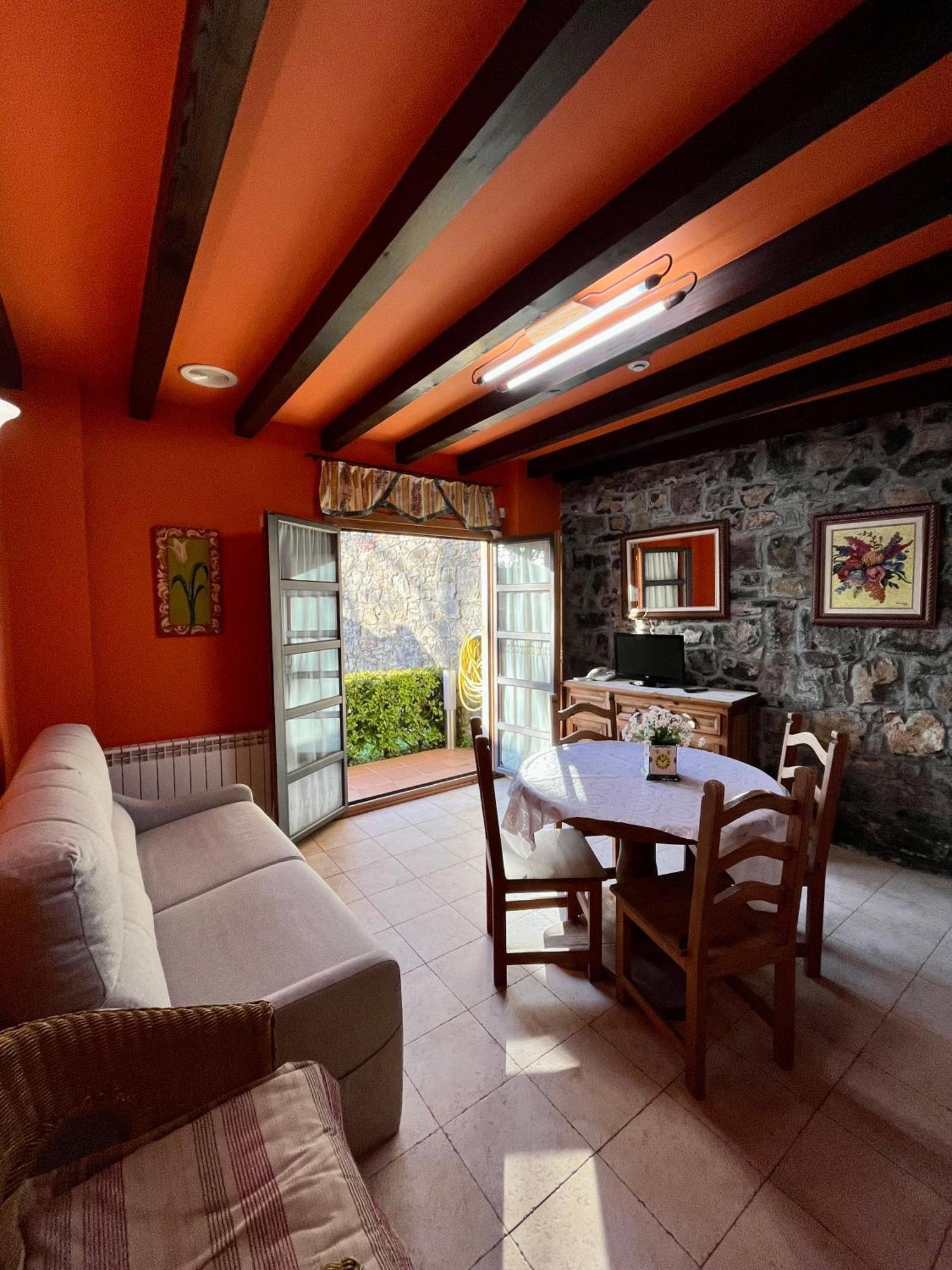 Apartamentos Turisticos Paseo De La Alameda Villaviciosa  Bagian luar foto