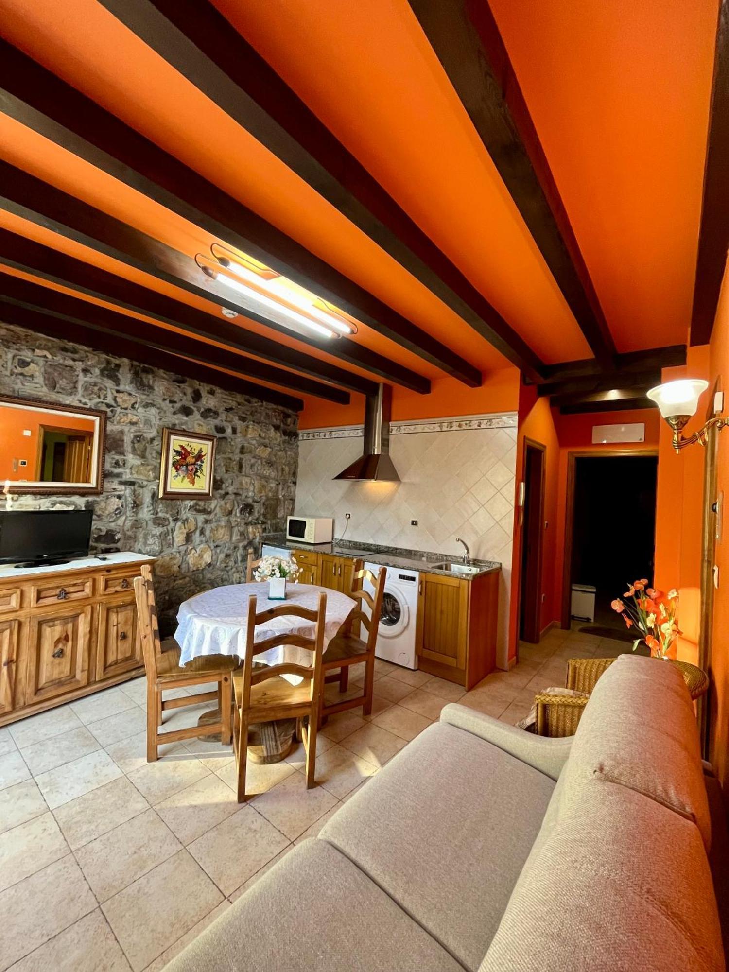 Apartamentos Turisticos Paseo De La Alameda Villaviciosa  Bagian luar foto