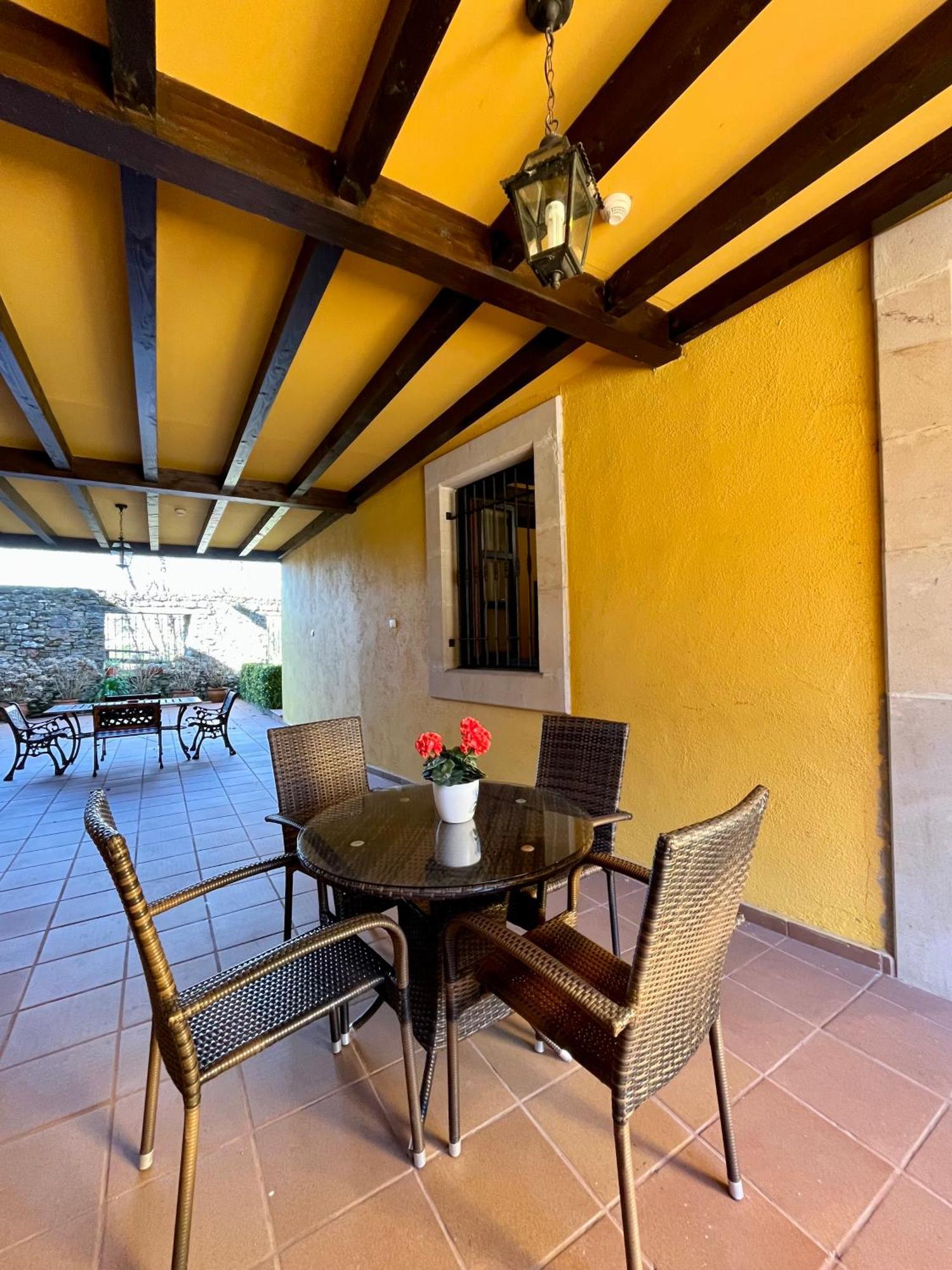 Apartamentos Turisticos Paseo De La Alameda Villaviciosa  Bagian luar foto