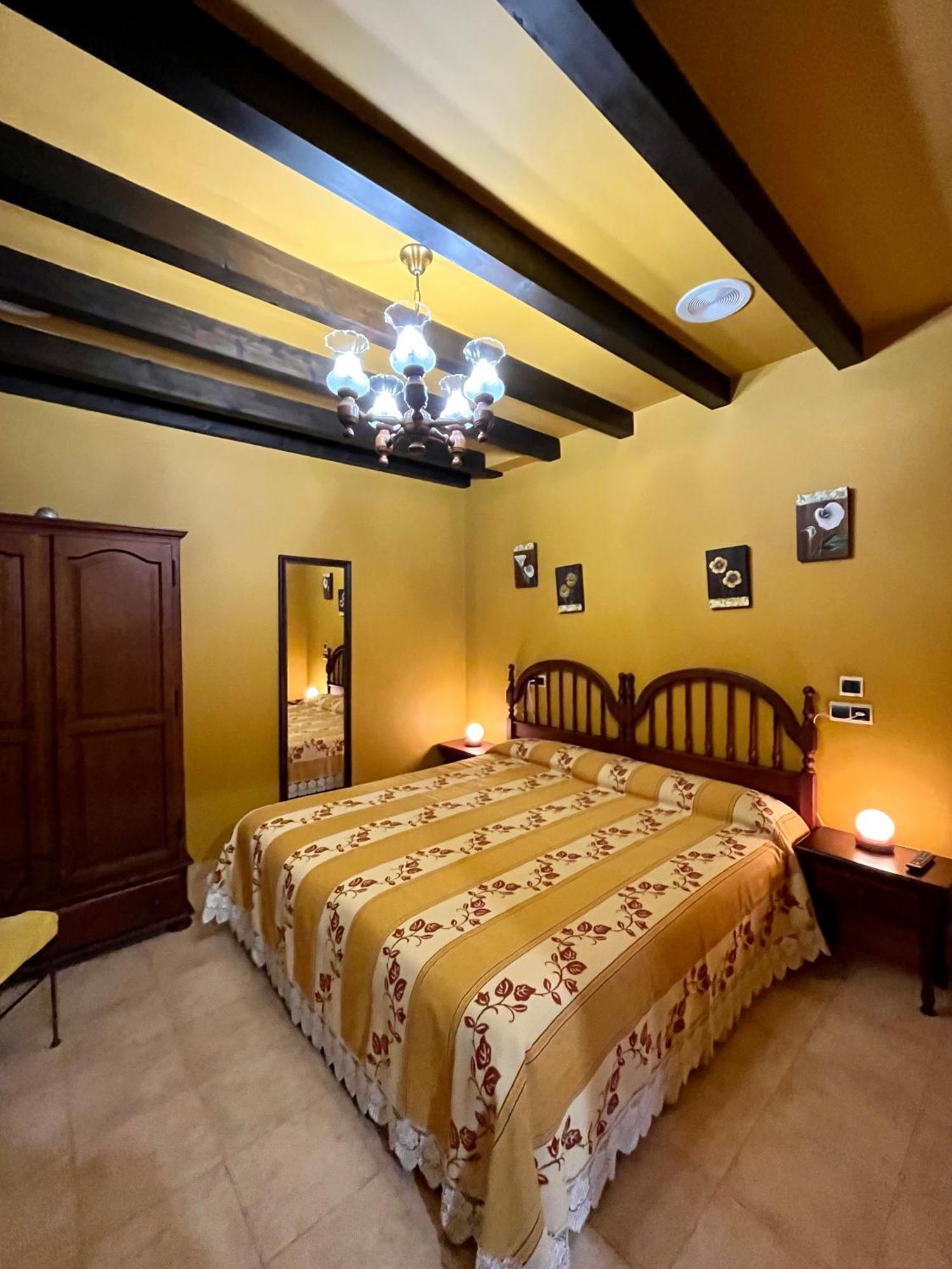 Apartamentos Turisticos Paseo De La Alameda Villaviciosa  Bagian luar foto