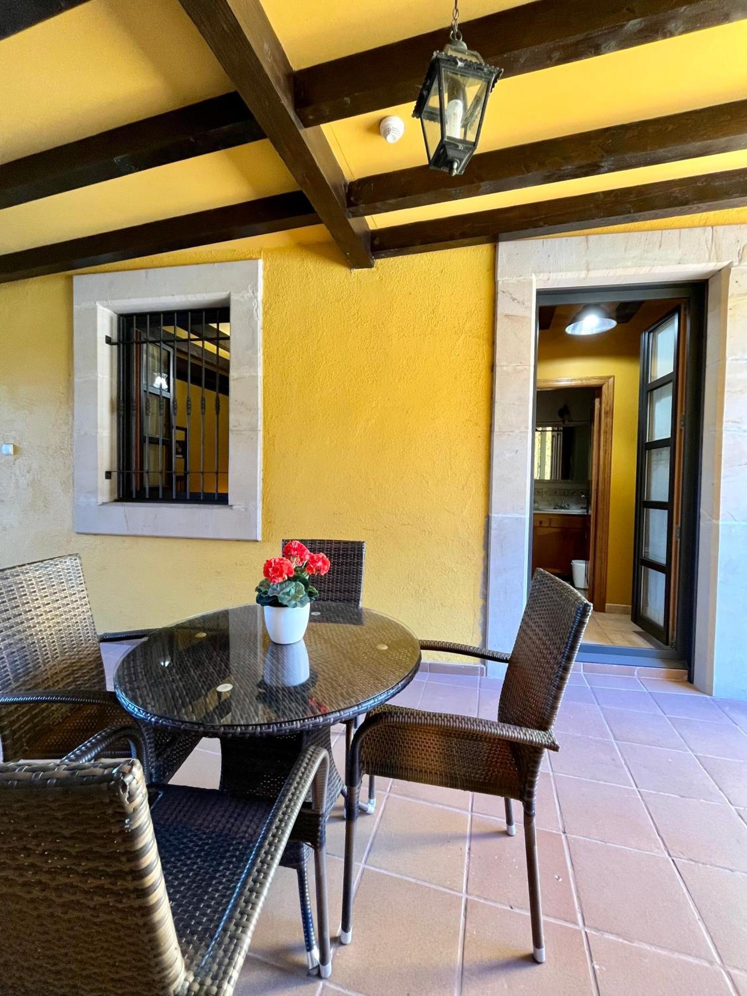 Apartamentos Turisticos Paseo De La Alameda Villaviciosa  Bagian luar foto