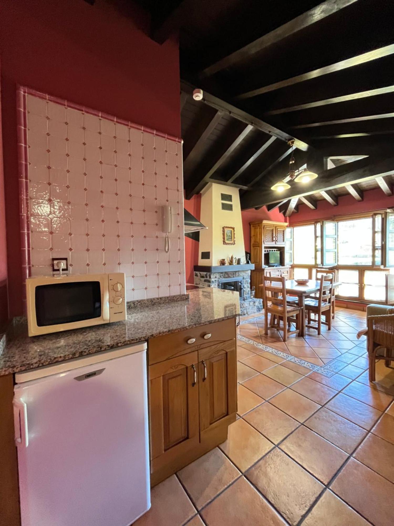 Apartamentos Turisticos Paseo De La Alameda Villaviciosa  Bagian luar foto
