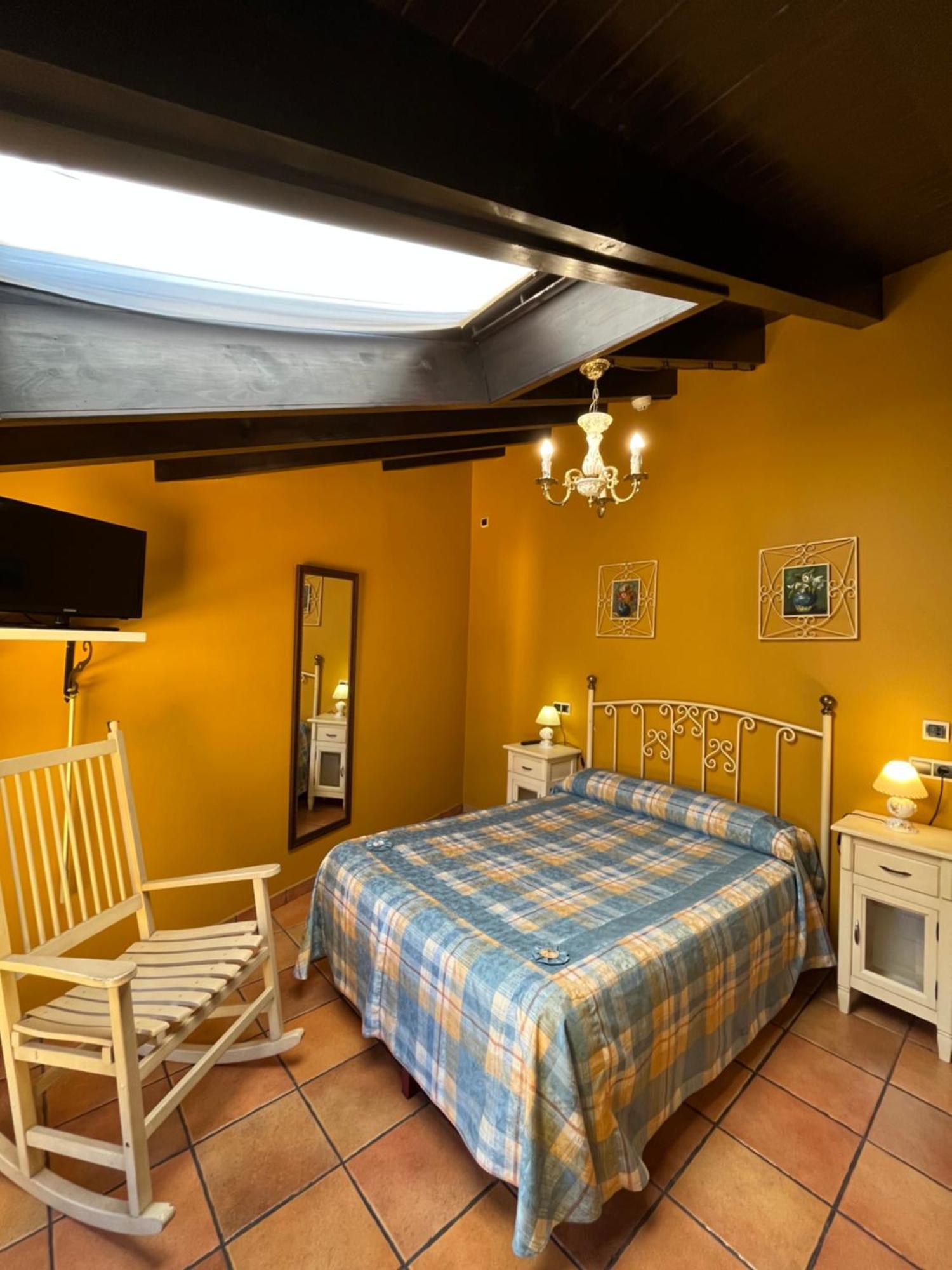 Apartamentos Turisticos Paseo De La Alameda Villaviciosa  Bagian luar foto